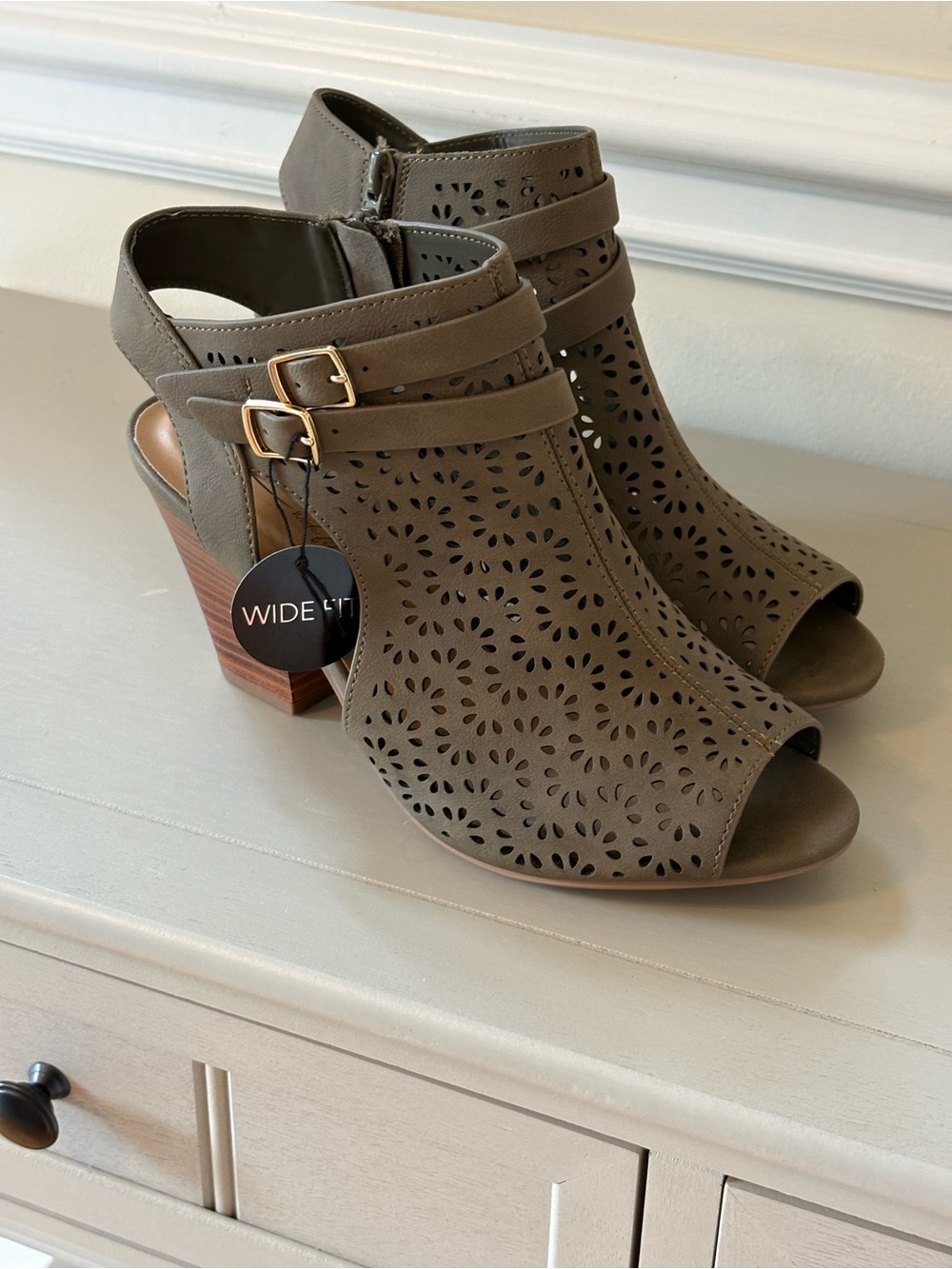 Cityclassified Olive Laser-Cut Peep-Toe Block Heel Sandals